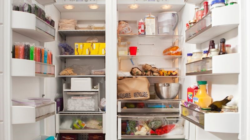 Để thức ăn qu&aacute; chua, qu&aacute; mặn trong nồi inox qua đ&ecirc;m