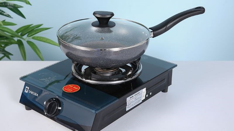 Chảo nh&ocirc;m s&acirc;u chống d&iacute;nh v&acirc;n đ&aacute; đ&aacute;y từ nắp k&iacute;nh 26 cm Delites CE005-26