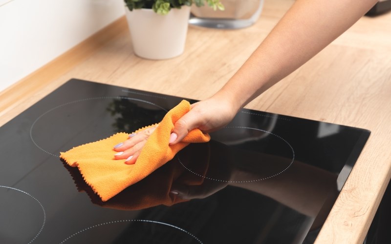 C&aacute;ch hạn chế l&agrave;m nứt vỡ mặt k&iacute;nh bếp hồng ngoại