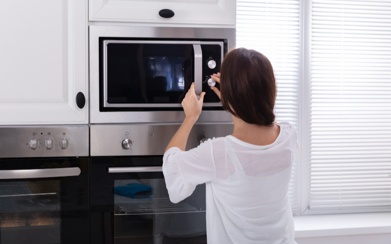 Một số lưu &yacute; khi đặt l&ograve; vi s&oacute;ng trong bếp