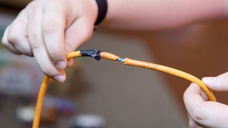 Kiểm tra d&acirc;y nguồn