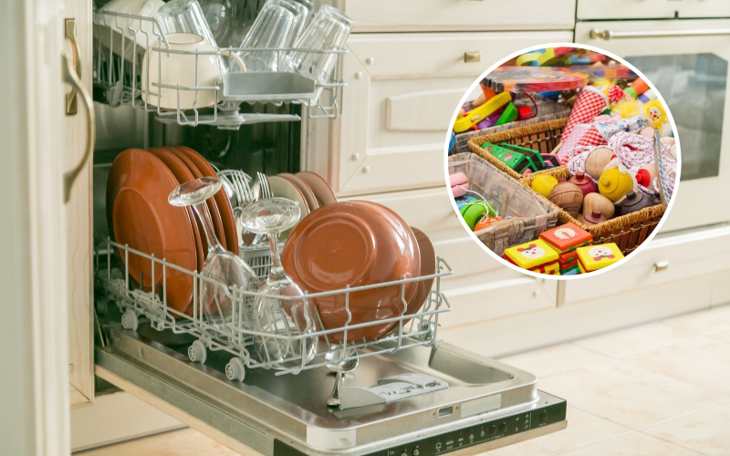 Rửa sạch đồ chơi trẻ em