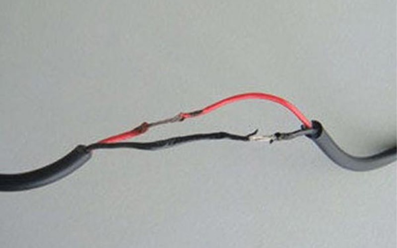 Đường d&acirc;y điện bị hở, đứt