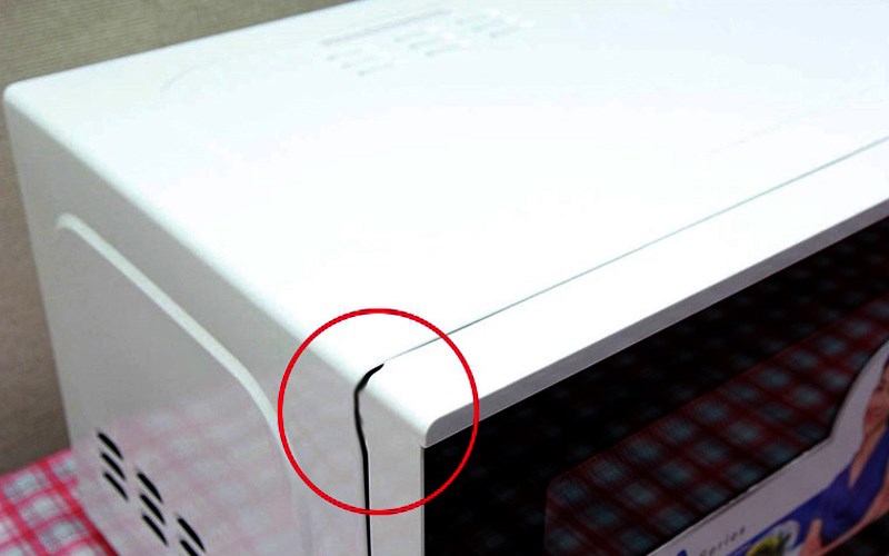 Vỏ l&ograve; nướng bị cong v&ecirc;nh hoặc bị hở