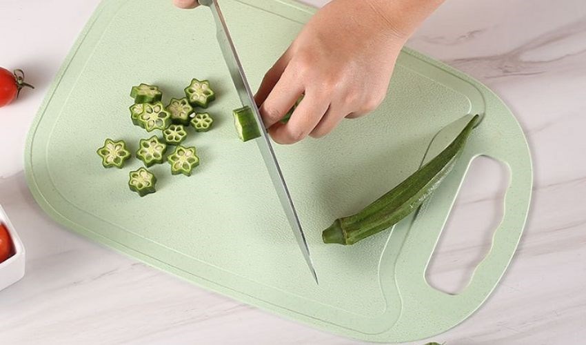 Sử dụng thớt l&uacute;a mạch để cắt th&aacute;i thức ăn ở nhiệt độ kh&ocirc;ng vượt qu&aacute; 100 độ C