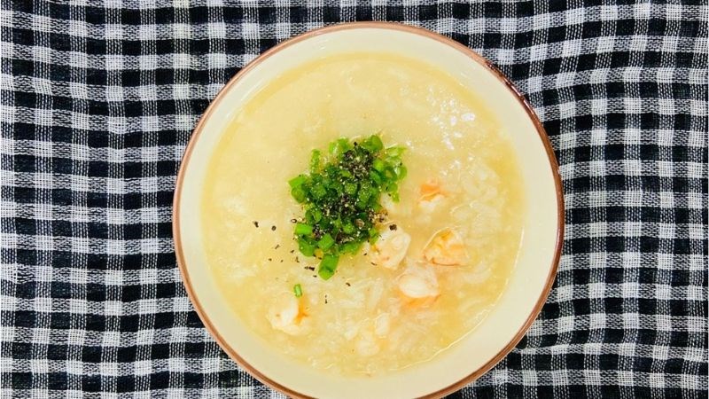 Nấu ch&aacute;o bằng nồi cơm điện Sharp