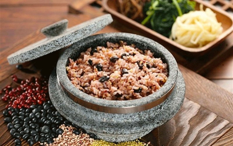 Nấu gạo trộn bằng nồi cơm điện Sharp