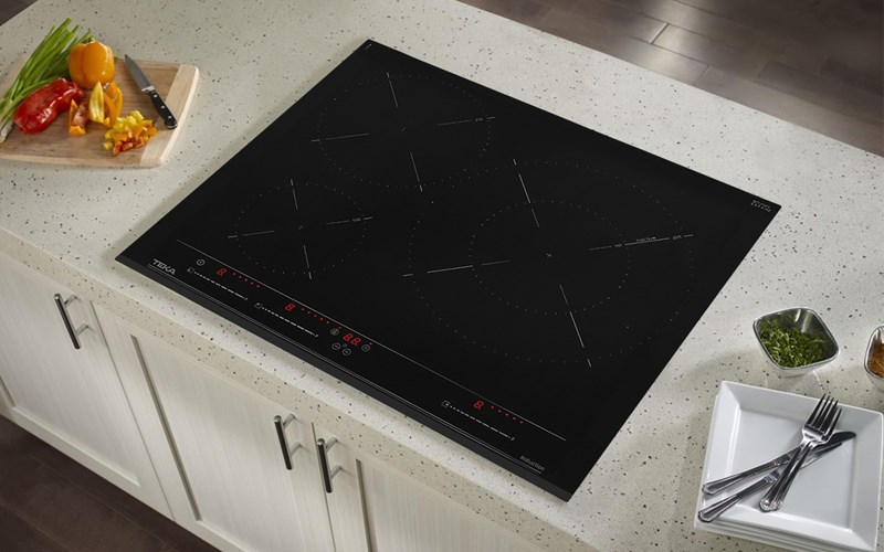 Bếp từ ba v&ugrave;ng nấu lắp &acirc;m Teka IZC 63320 BK MSS