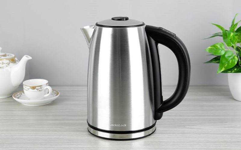 Ấm đun si&ecirc;u tốc Lock&Lock 1.7 l&iacute;t EJK136SLV