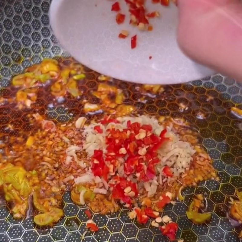 Bước 2 Xào chân nấm hương Bún kèn chay nấm hương
