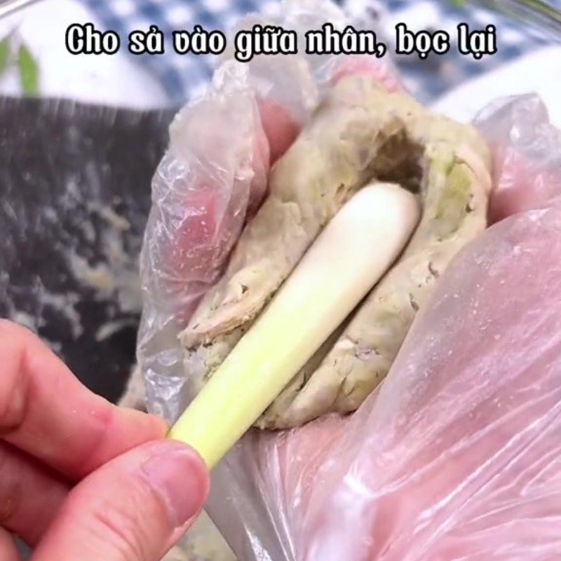 Bước 4 Bọc sả Phù trúc cuộn khoai