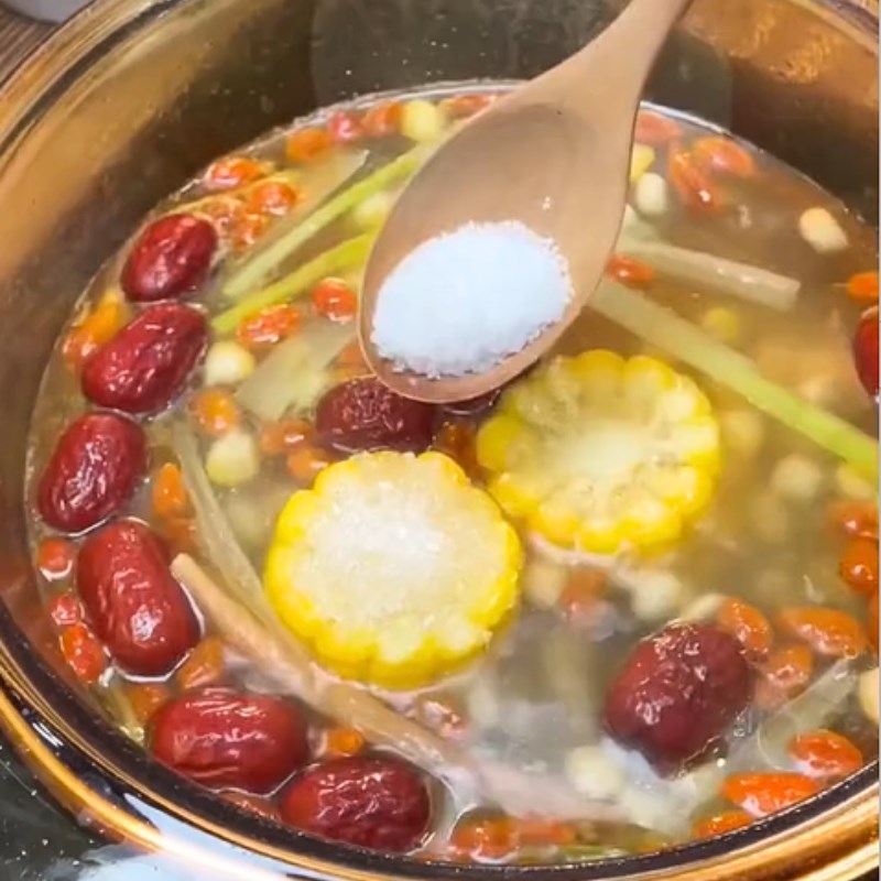 Bước 2 Chế biến Bồ câu hầm trái dừa (Công thức được chia sẻ tuef Tiktok Vào bếp cùng Điện máy XANH)
