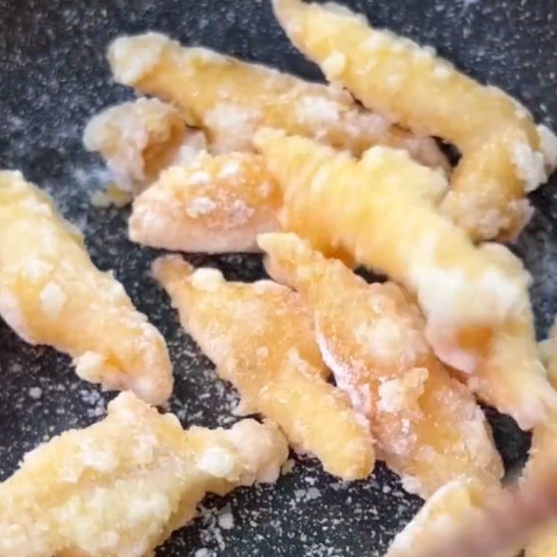 Bước 2 Chiên bánh Bánh que ngào đường