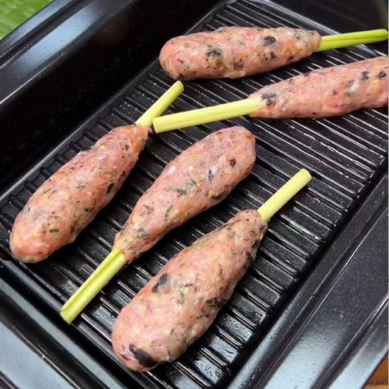 Bước 3 Chiên chả ốc Chả ốc nướng lá lốt (Công thức được chia sẻ từ Tiktok Vào bếp cùng Điện máy XANH)