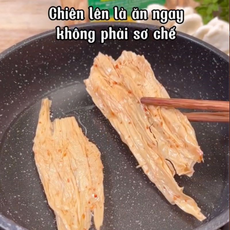 Bước 2 Chiên khô tàu hủ ky Canh chua khế chay