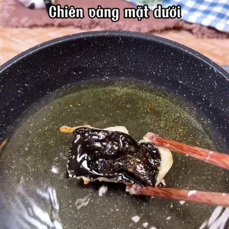 Bước 3 Chiên lá rong biển Bún rong biển