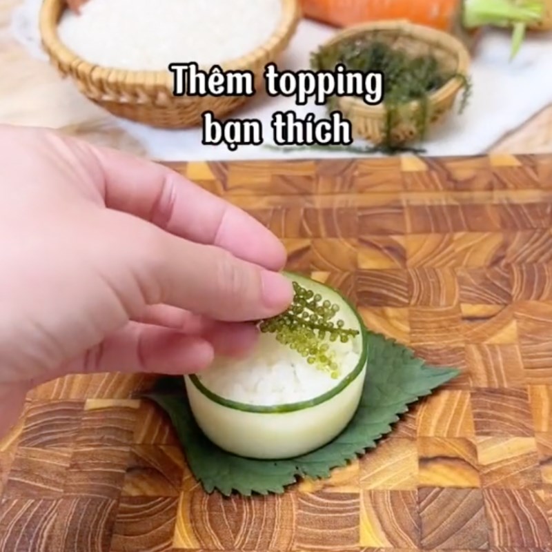 Bước 3 Cuộn cơm Dưa leo cuộn cơm