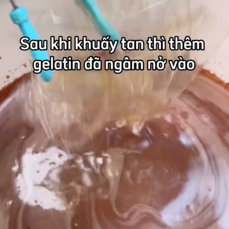 Bước 2 Đun hỗn hợp socola Panna cotta socola (Công thức từ kênh tiktok Vào bếp cùng <a href="https://truonghaitiengiang.com" title="Trường Hải Tiến Giang" target="blank" rel="follow">Trường Hải Tiến Giang</a>)