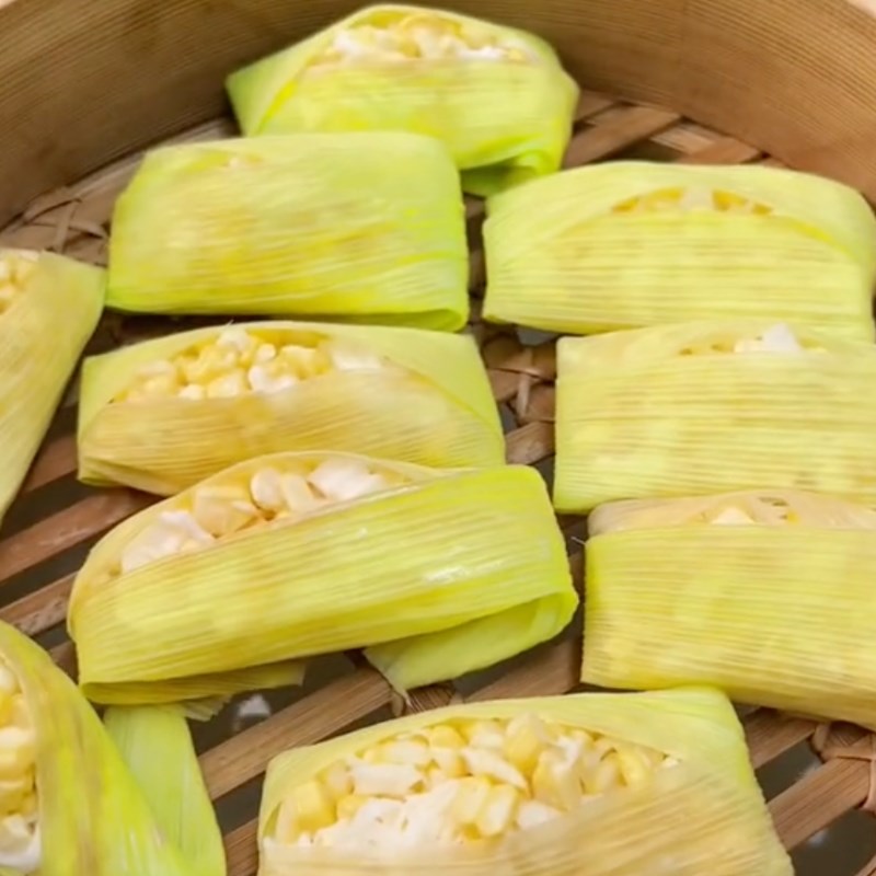 Bước 3 Gói và hấp bánh Bánh bắp sợi dừa hấp (Công thức từ kênh tiktok Vào bếp cùng Điện máy XANH)