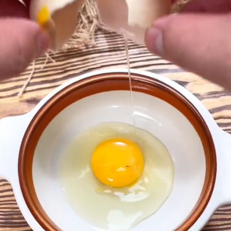 Bước 2 Hấp trứng Trứng hấp sốt thái (Công thức được chia sẻ từ TikTok Vào bếp cùng Điện máy XANH)