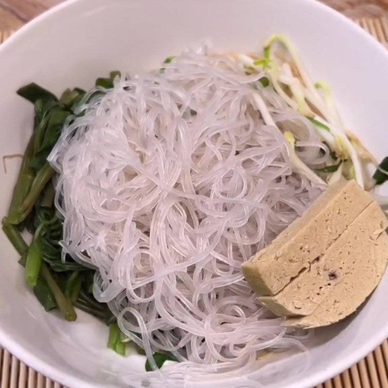Bước 5 Hoàn thành Miến trộn chay (Công thức được chia sẻ từ Tiktok Bếp chay XANH)