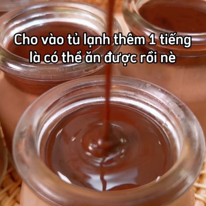 Bước 4 Làm lớp kem socola ở trên Panna cotta socola (Công thức từ kênh tiktok Vào bếp cùng <a href="https://truonghaitiengiang.com" title="Trường Hải Tiến Giang" target="blank" rel="follow">Trường Hải Tiến Giang</a>)