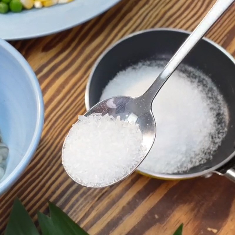 Bước 2 Làm nước sốt chiên cơm Cơm chiên trái thơm (Công thức được chia sẻ từ TikTok Vào bếp cùng Điện máy XANH)