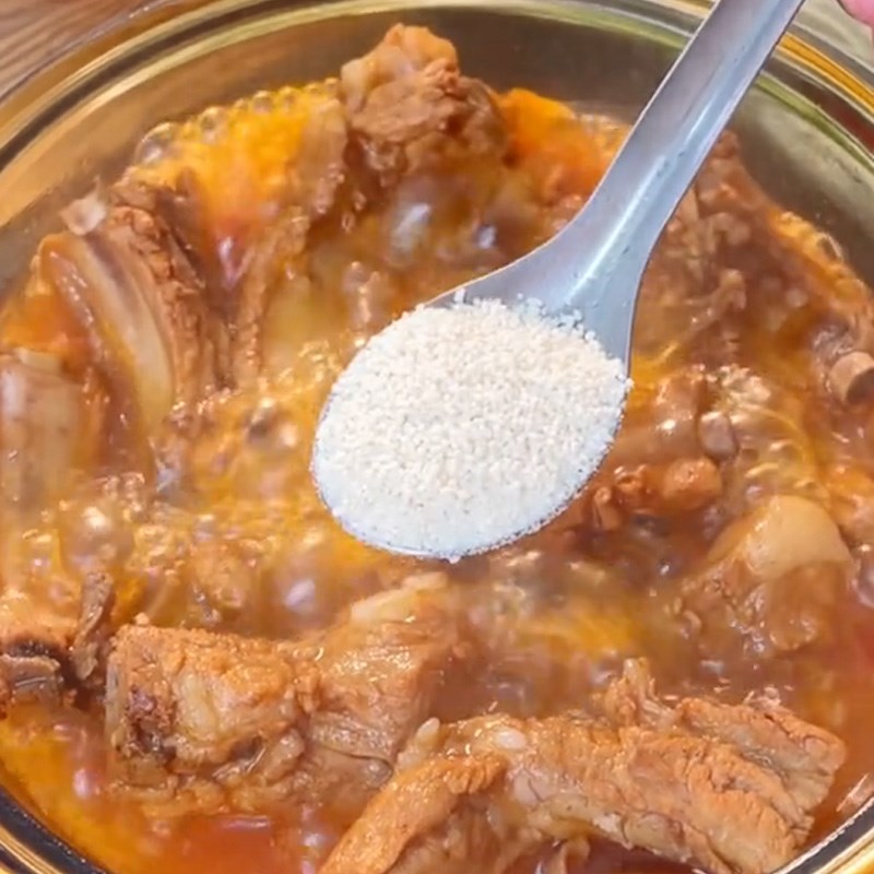 Bước 2 Làm sườn kho Coca Sườn kho coca (Công thức được chia sẻ từ TikTok Vào bếp cùng Điện máy XANH)