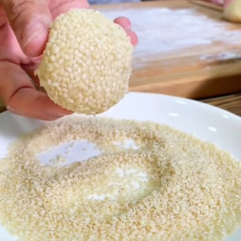 Bước 3 Nặn bánh Bánh tiêu sầu riêng (Công thức được chia sẻ từ Tiktok Vào bếp cùng Điện máy XANH)