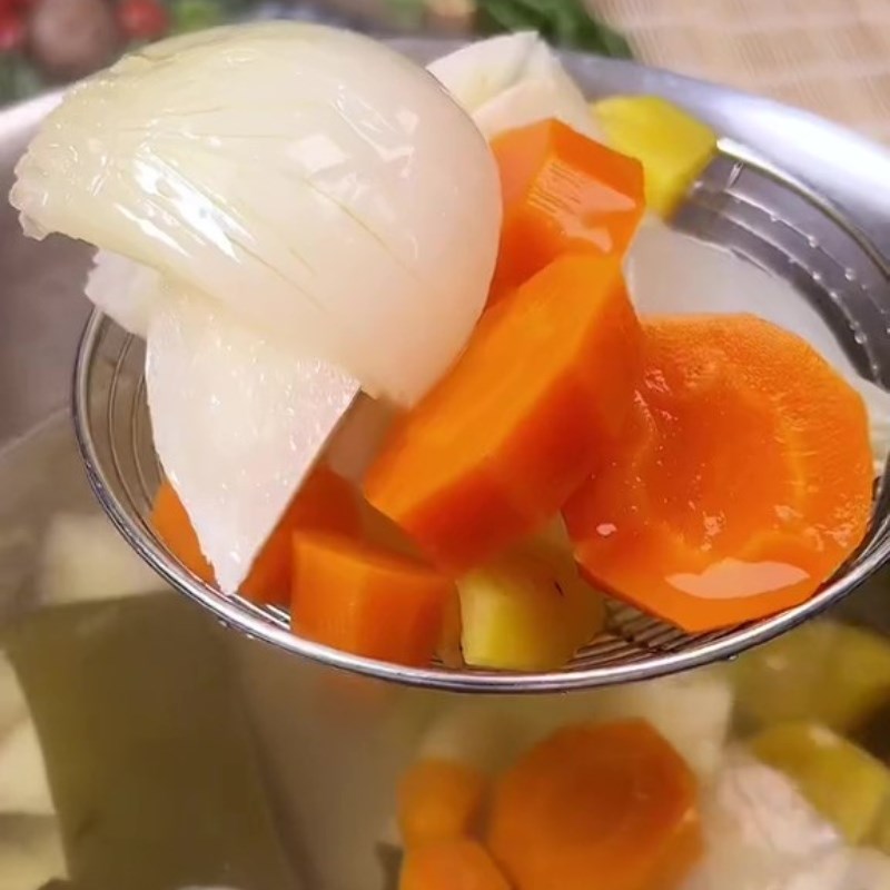 Bước 2 Nấu ngọt nước dùng Bún rong biển
