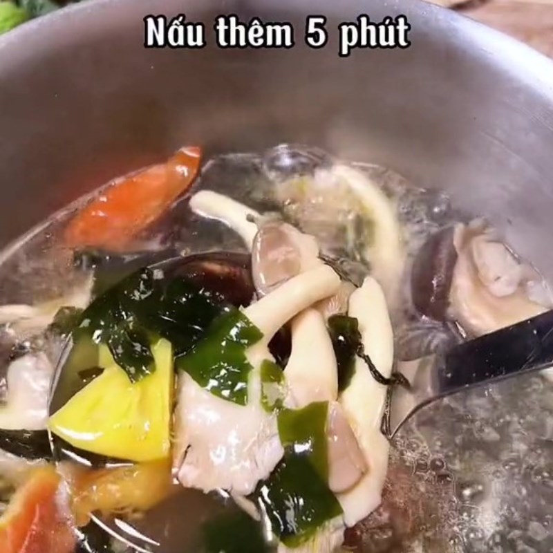 Bước 5 Nước dùng Bún rong biển