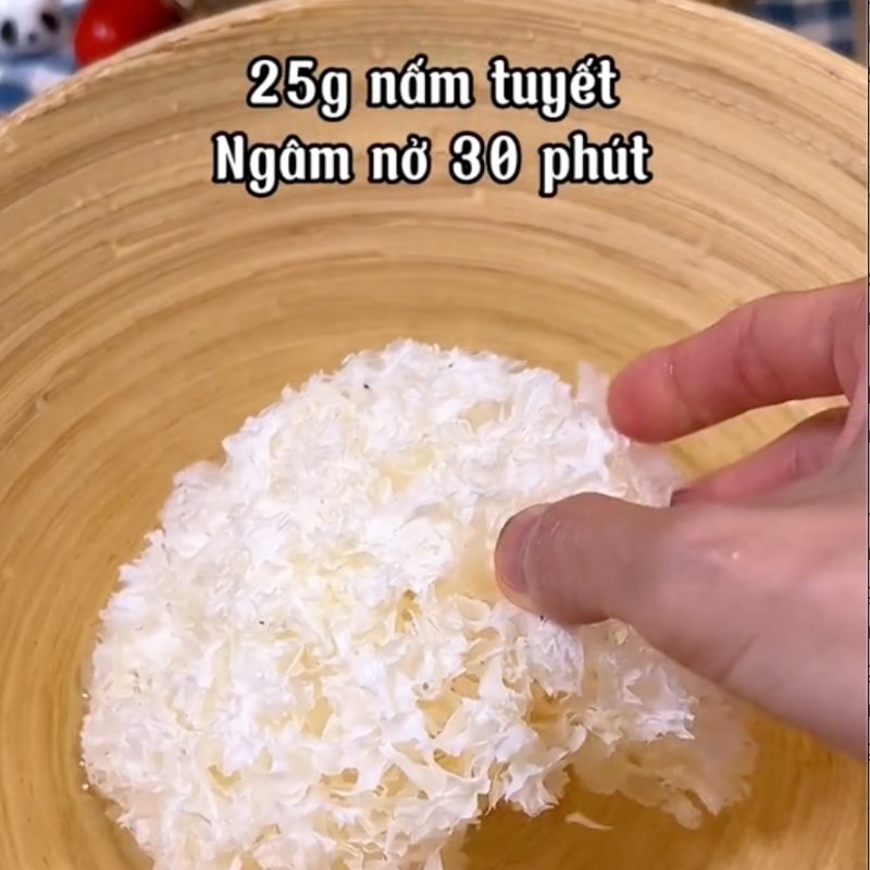 Bước 1 Sơ chế nấm tuyết và khổ qua Gỏi nấm tuyết chay khổ qua