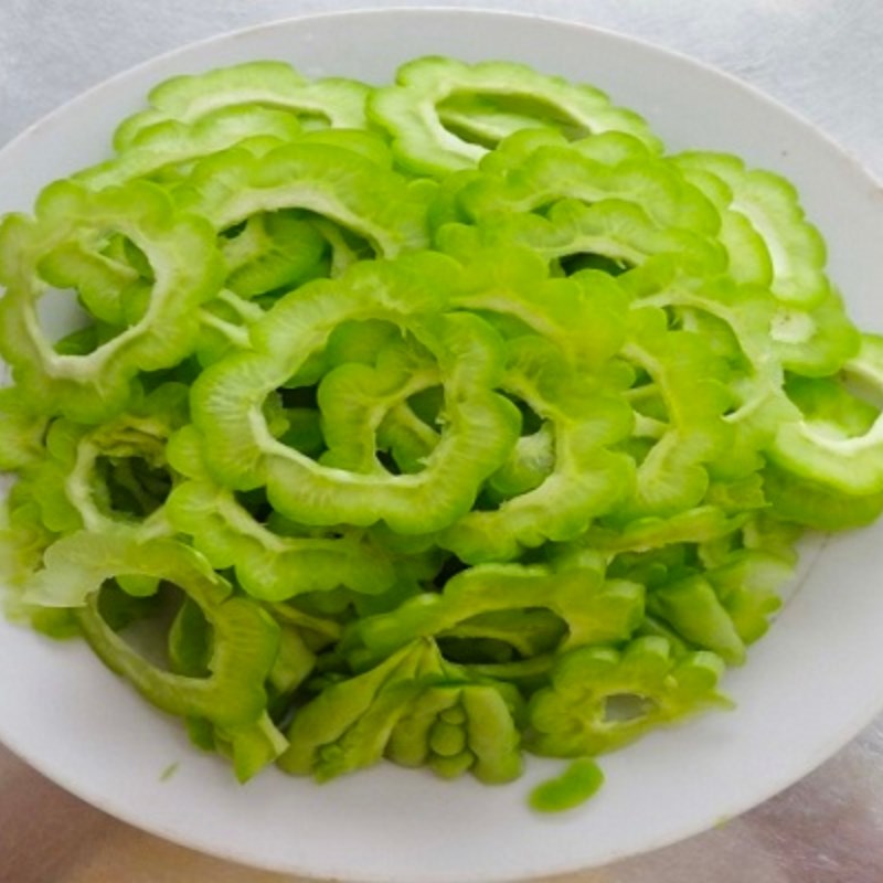 Bước 1 Sơ chế nấm tuyết và khổ qua Gỏi nấm tuyết chay khổ qua