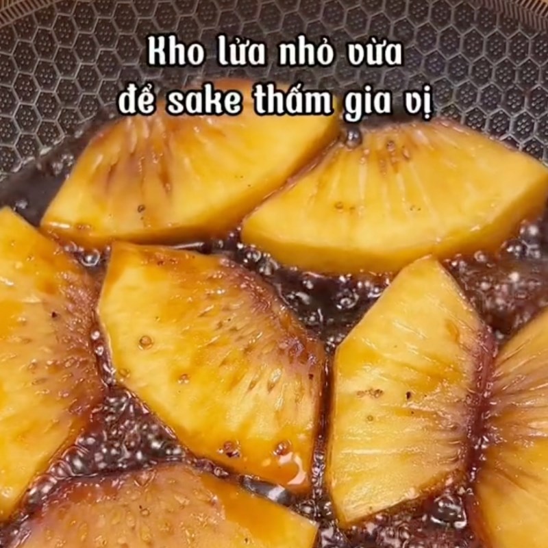 Bước 3 Thắng nước màu và kho sake Sake kho tiêu (Công thức từ kênh tiktok Bếp chay XANH)