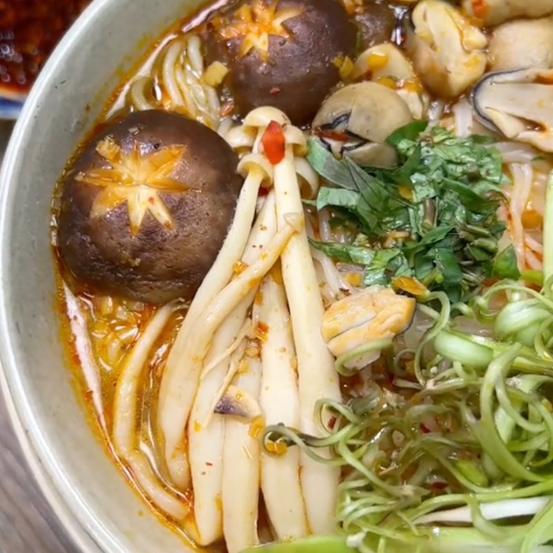 Bước 3 Thành phẩm Bún huế chay (công thức từ kênh tiktok Bếp chay XANH)