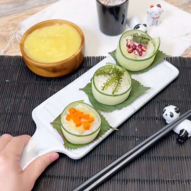 Hoàn thành món dưa leo cuộn cơm