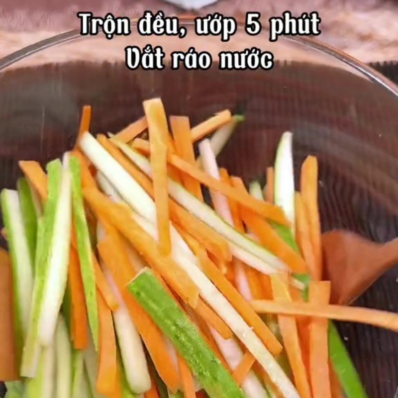 Bước 2 Trộn gỏi Gỏi nấm chanh dây (Công thức được chia sẻ từ Tiktok Bếp chay XANH)