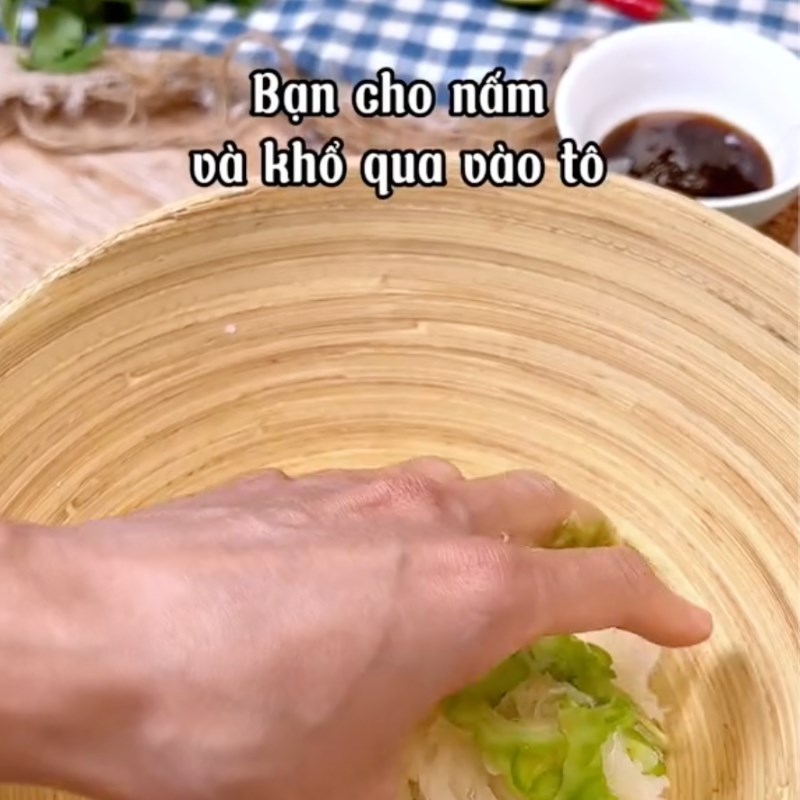 Bước 4 Trộn gỏi Gỏi nấm tuyết chay khổ qua