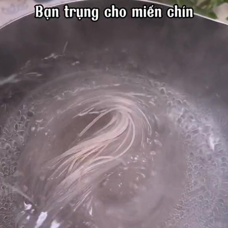 Bước 4 Trụng miến, rau Miến trộn chay (Công thức được chia sẻ từ Tiktok Bếp chay XANH)