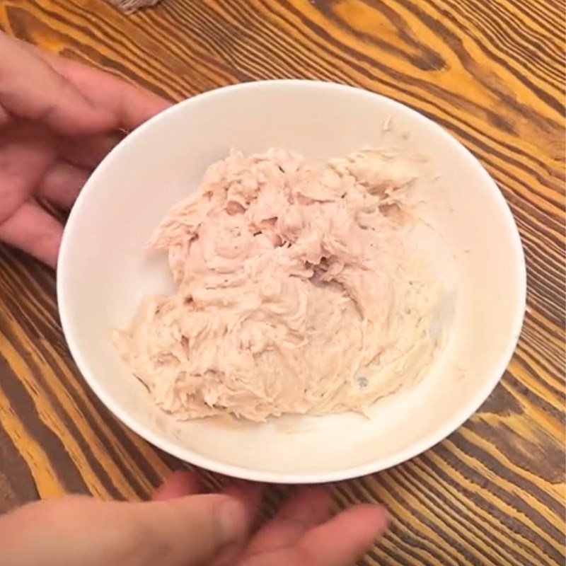 Bước 1 Ướp nguyên liệu Rong biển cuộn chả cá (Công thức được chia sẻ từ Tiktok Vào bếp cùng Điện máy XANH)