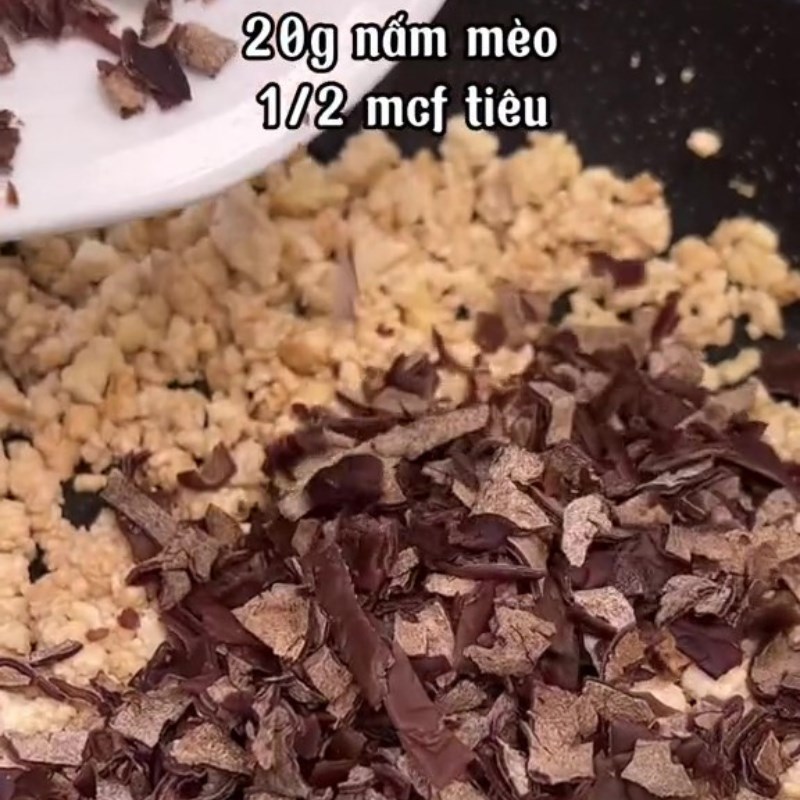 Bước 2 Xào nhân Miến trộn chay (Công thức được chia sẻ từ Tiktok Bếp chay XANH)
