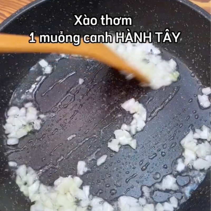 Bước 2 Xào phần nhân tôm và mực Bánh xèo Hàn Quốc