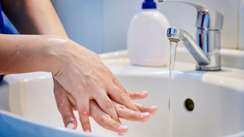 Rửa tay sạch sẽ là bước quan trọng để tránh lây lan Rửa tay sạch sẽ là bước quan trọng để tránh lây lan