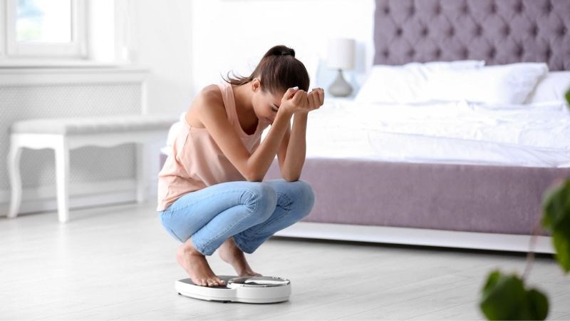 Sụt cân là dấu hiệu của đau bụng dữ dội 