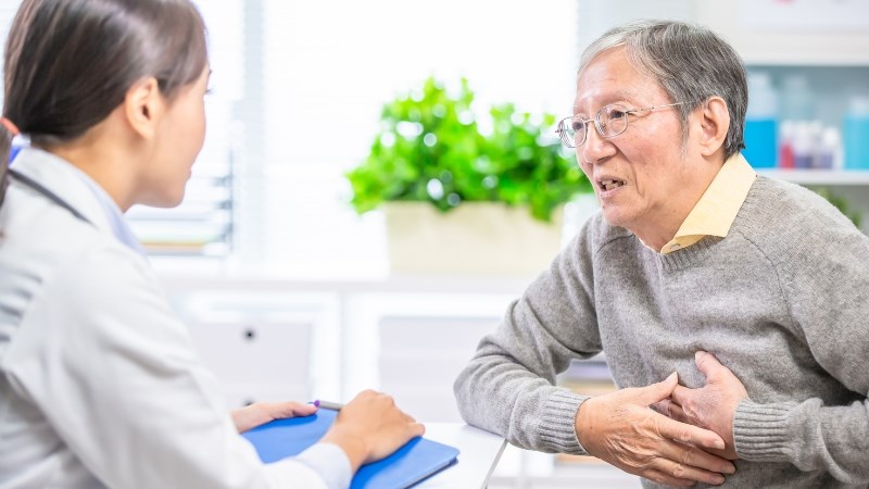 Khi bạn bị sốt tái đi tái lại nhiều lần thì bạn nên đi khám bác sĩ ngay