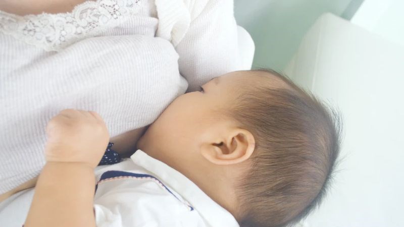 Tích cực cho trẻ bú mẹ giúp phòng ngừa vàng da sơ sinh Tích cực cho trẻ bú mẹ giúp phòng ngừa vàng da sơ sinh