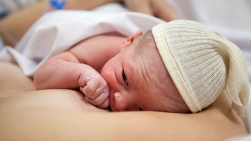 Vàng da do sữa mẹ là một nguyên nhân khác gây vàng da sơ sinh Vàng da do sữa mẹ là một nguyên nhân khác gây vàng da sơ sinh