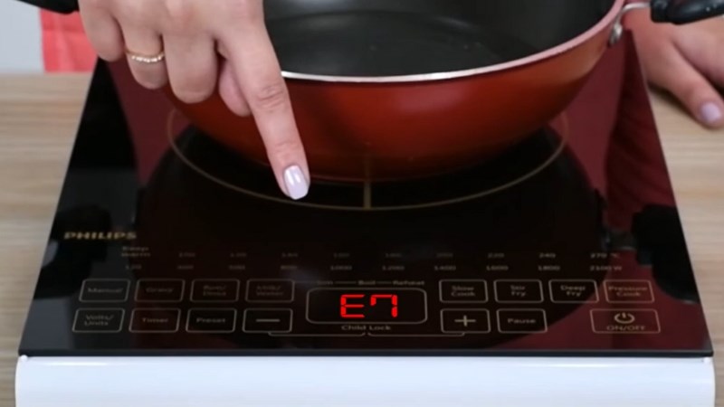 Lỗi E7 trên bếp hồng ngoại là lỗi gì?
