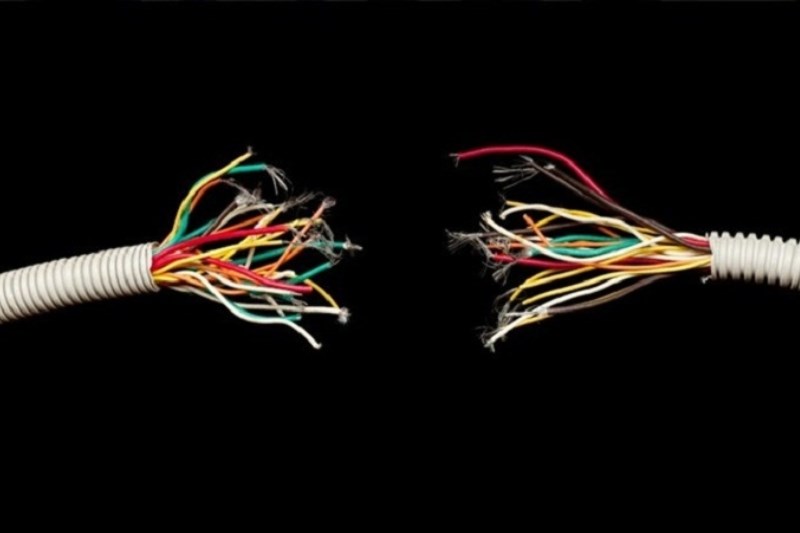 Hở mạch điện hoặc ngắt mạch điện