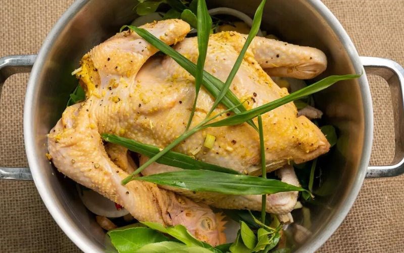 L&agrave;m g&agrave; hấp muối bằng nồi inox ngon hấp dẫn m&agrave; kh&ocirc;ng bị ch&aacute;y nồi